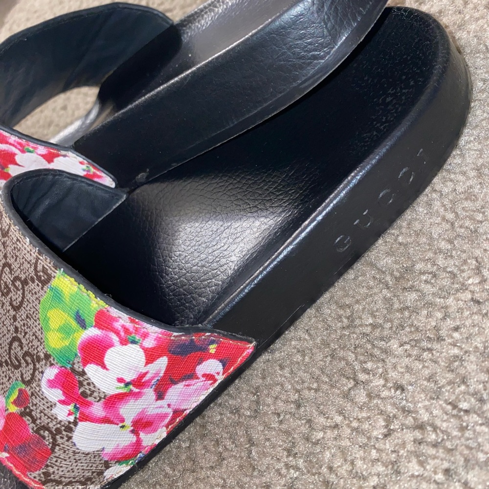 Gucci floral slides 🌸
